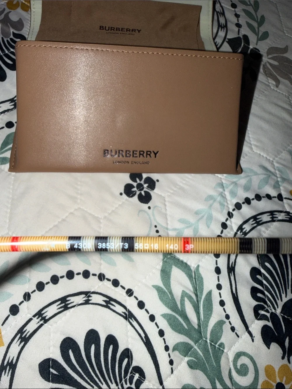 Burberry oversized cat
